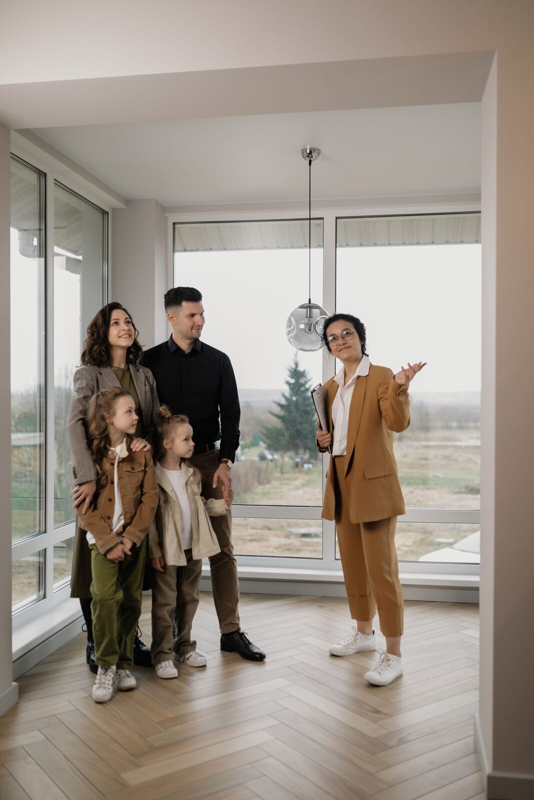 Forelution agent showing a home to a Texas family exploring their options